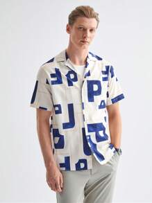 Manfinity VCAY 新款男士休閒數字印花短袖襯衫，穿梭編織風格 - 彩色 - 查看 1