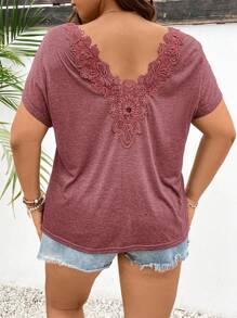 SHEIN Frenchy Camiseta de manga tipo murciélago con encaje en talla grande para tiempo libre, unicolor