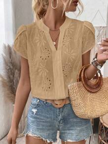 EMERY ROSE 度假风格纯色镂空刺绣缺口领花瓣袖衬衫，短袖上衣