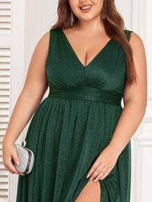 Plus Size V-Neck Sheer Bridesmaid Dress - Dark Green - View 8