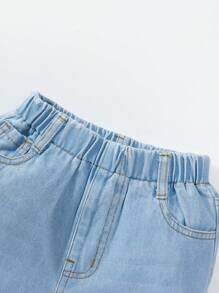 Conjunto de Camiseta Casual de Manga Curta com Estampa de Urso Jovem + Shorts em Denim Desgastado de Urso para Meninos Jovens