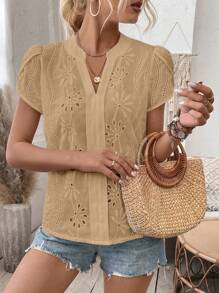 EMERY ROSE 度假风格纯色镂空刺绣缺口领花瓣袖衬衫，短袖上衣