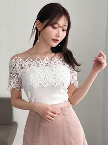 FRIFUL Áo thun nữ mùa hè phối ren, màu trơn, trễ vai, tay ngắn, dáng ôm, thanh lịch, thích hợp cho ngày Valentine. - trắng - Xem 5