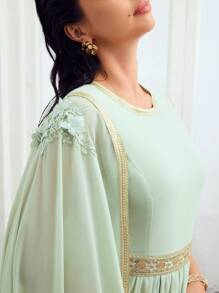 MOTF PREMIUM 斗篷袖鑲飾細節擴腳擺連衣裙 - 綠色 - 查看 3