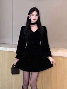 Solid Color Short V-Neck Halter Slim Fit Versatile Casual Dress For Ladies, Suitable For Dating Or Vacation