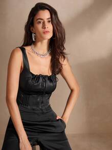 Anewsta 彈性閃亮蕾絲方形背心背心，採用鉤眼設計，花網細節，小褶飾和圓繩細節，休閒女士背心上衣 - 黑色 - 查看 1