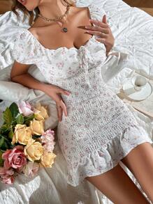 SHEIN Ditsy Blommig Puffärm Knot Front Rynkad Ruffle Hem Klänning - Vitt - Visa 1