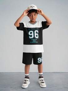 SHEIN Áo thun ngắn tay in số chắp vá Tween Boy có túi xéo và bộ quần short - Đen và trắng - Xem 4