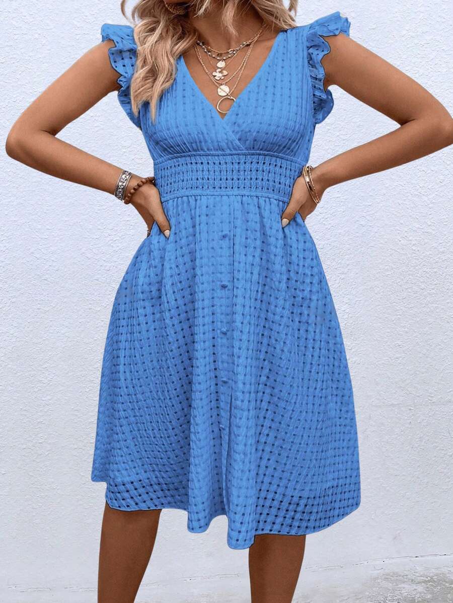 SHEIN Clasi 大码女式时尚纯色V领荷叶袖连衣裙