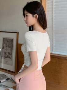 DAZY Camiseta casual para mujer de verano con cuello asimétrico y manga corta con cordón de unicolor