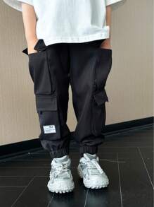 SHEIN 年輕男孩時尚休閒運動褲，配有大口袋和褶邊帶