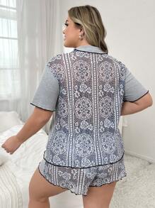 Top i spodenki z kontrastowym wykończeniem w bloki kolorów, kołnierzyk z klapami i krótkimi rękawami Zestaw piżam w dużych rozmiarach - Jasnoszary - Zobacz 3