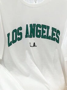 SHEIN 2入組少年男生白色寬鬆休閒短袖T恤和短褲套裝，時尚、簡約、實用和舒適，帶有印刷字母