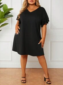 SHEIN CURVE+ Plus Size Double Layered Short Sleeve V-Neck Knit Dress