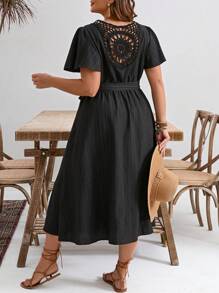 SHEIN Frenchy 大尺碼Bridgerton風格休閒純色V領短袖夏季連衣裙 - 黑色 - 查看 1