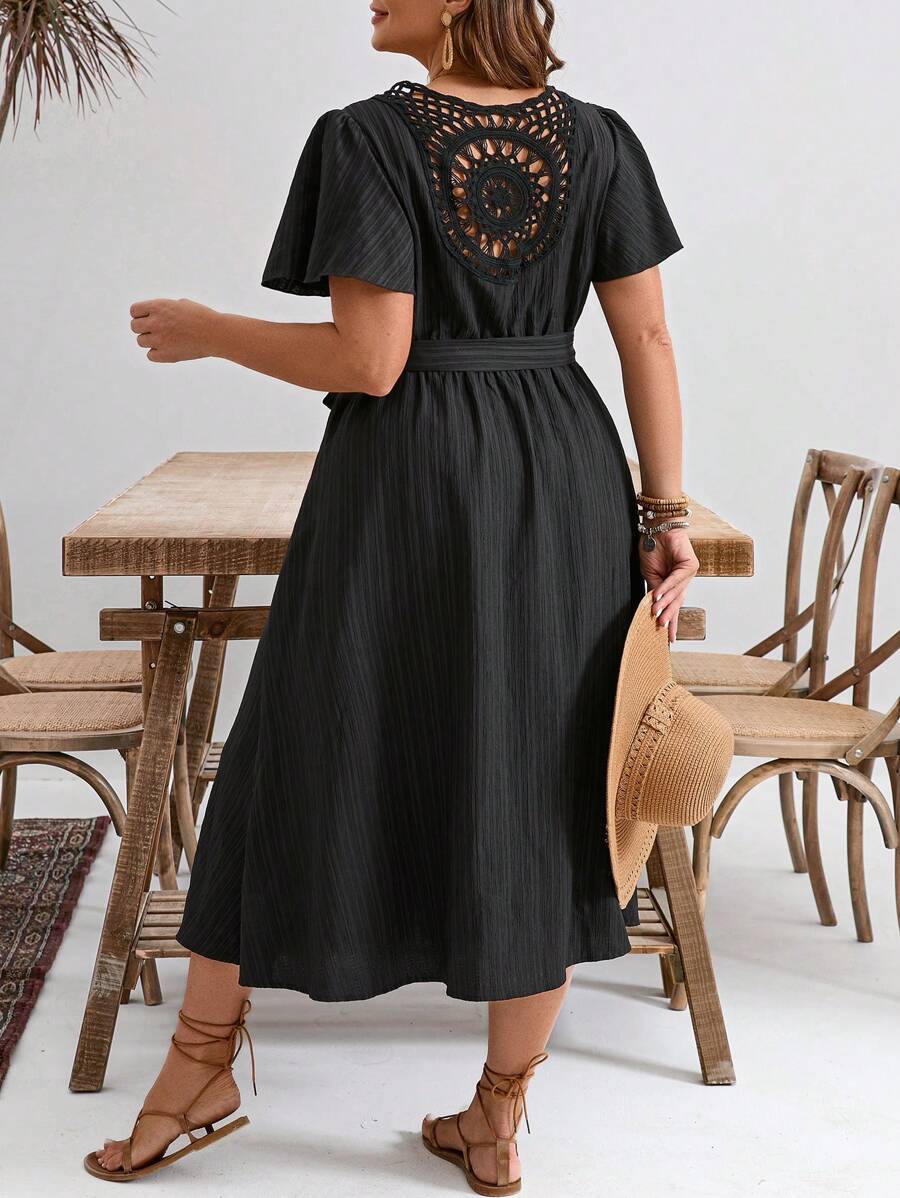 SHEIN Frenchy 大尺碼Bridgerton風格休閒純色V領短袖夏季連衣裙 - 黑色 - 查看 1