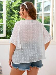 Dreamara Blusa casual de férias plus size com gola quadrada bordada para mulheres com bainha de babado.
