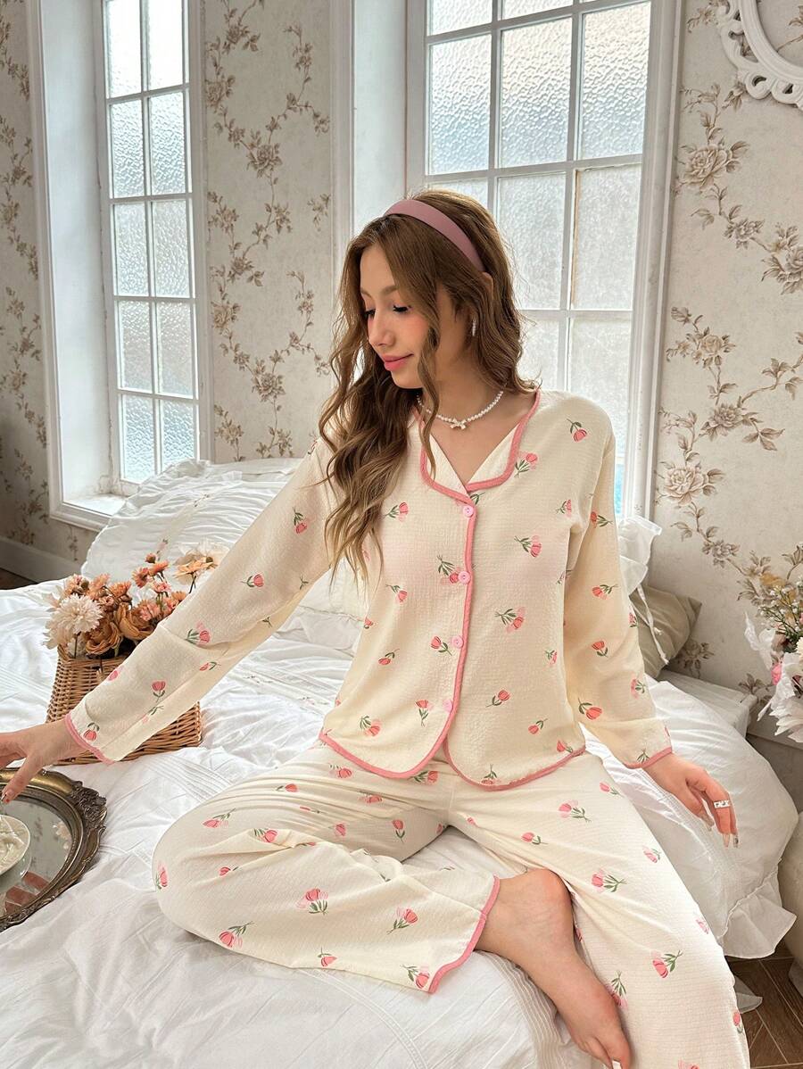 FloralLove 女士印花上衣和裤子睡衣套装，适合假日、秋冬季穿着，舒适优雅。 - 米色 - 查看 1