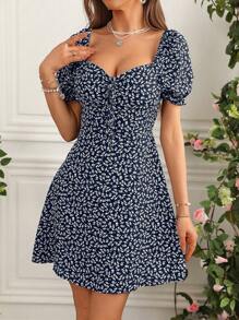 SHEIN Clasi 夏季花朵泡泡袖連衣裙，鑲有水晶領口裝飾