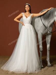 Vestido de novia elegante y precioso con insertos de encaje y malla sin mangas para la novia