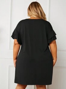 SHEIN CURVE+ Plus Size Double Layered Short Sleeve V-Neck Knit Dress