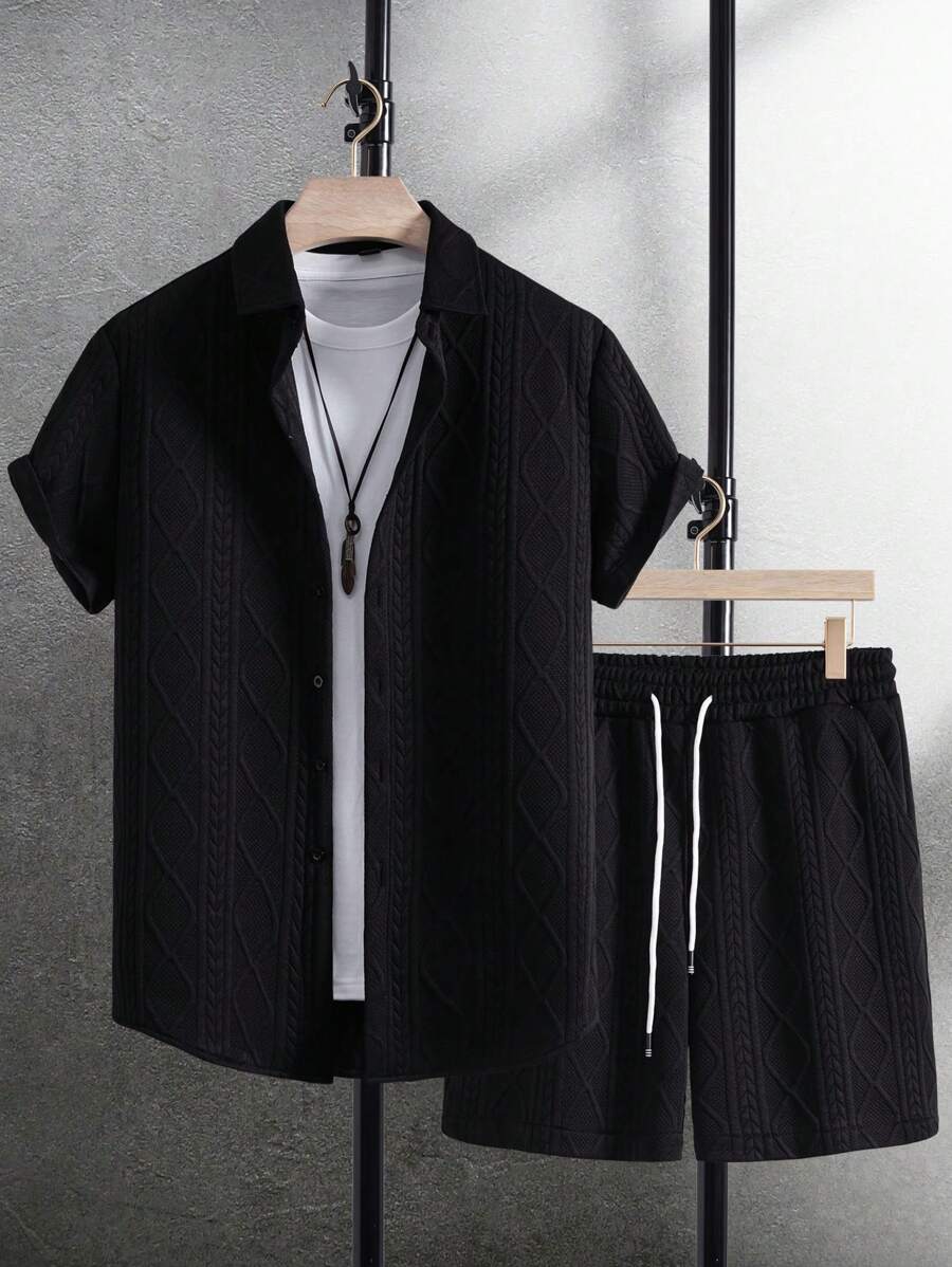 Manfinity Homme 男士度假休闲风，INS搭配时尚短袖衬衫和短裤套装，夏威夷海滩度假、音乐节和日常装扮，送给男朋友或老公的礼物。舒适的服装 - 黑色 - 查看 1