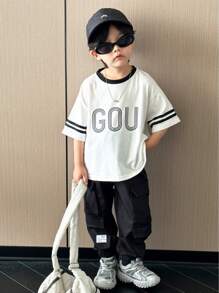 SHEIN 年輕男孩時尚休閒運動褲，配有大口袋和褶邊帶