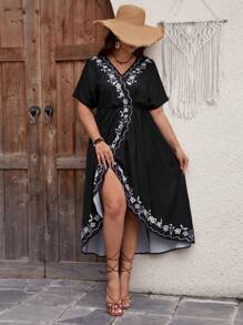 SHEIN VCAY Vestido de talla grande bordado floral con cuello en V y manga corta con dobladillo alto-bajo - Negro - Ver 5