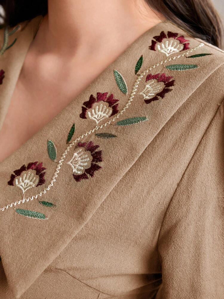 Women's Spring/Summer Floral Embroidery Turn-Down Collar Long Elegant Dress With Flared Sleeves