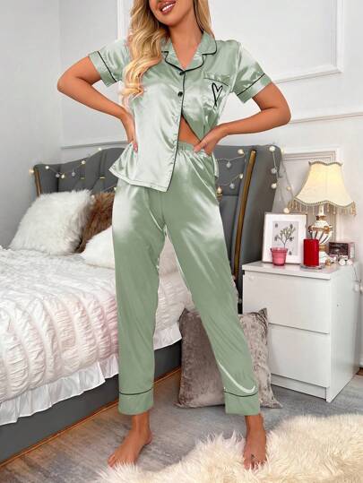 LuxeNights Two Pieces Set Of Short Sleeved Top Long Pants Pyjama Zijden Like Texture Geborduurde Hearts view 6