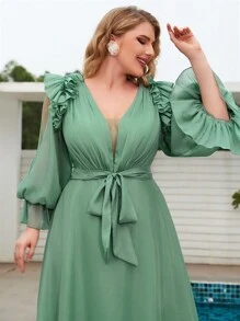 加大码 V 领灯笼袖连衣裙，带有荷叶边细节，褶饰腰带，采用雪纺制成，外观柔软优雅，长袖舞会半正式婚礼宾客礼服，适合生日、毕业典礼、返校节派对礼服