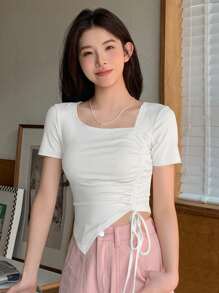 DAZY Camiseta casual para mujer de verano con cuello asimétrico y manga corta con cordón de unicolor