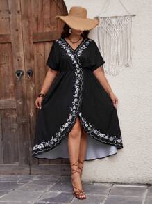 SHEIN VCAY Vestido de talla grande bordado floral con cuello en V y manga corta con dobladillo alto-bajo - Negro - Ver 6