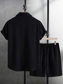 Manfinity Homme 男士度假休闲风，INS搭配时尚短袖衬衫和短裤套装，夏威夷海滩度假、音乐节和日常装扮，送给男朋友或老公的礼物。舒适的服装 - 黑色 - 查看 2