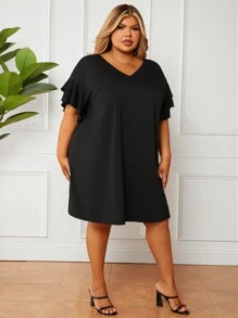 SHEIN CURVE+ Plus Size Double Layered Short Sleeve V-Neck Knit Dress