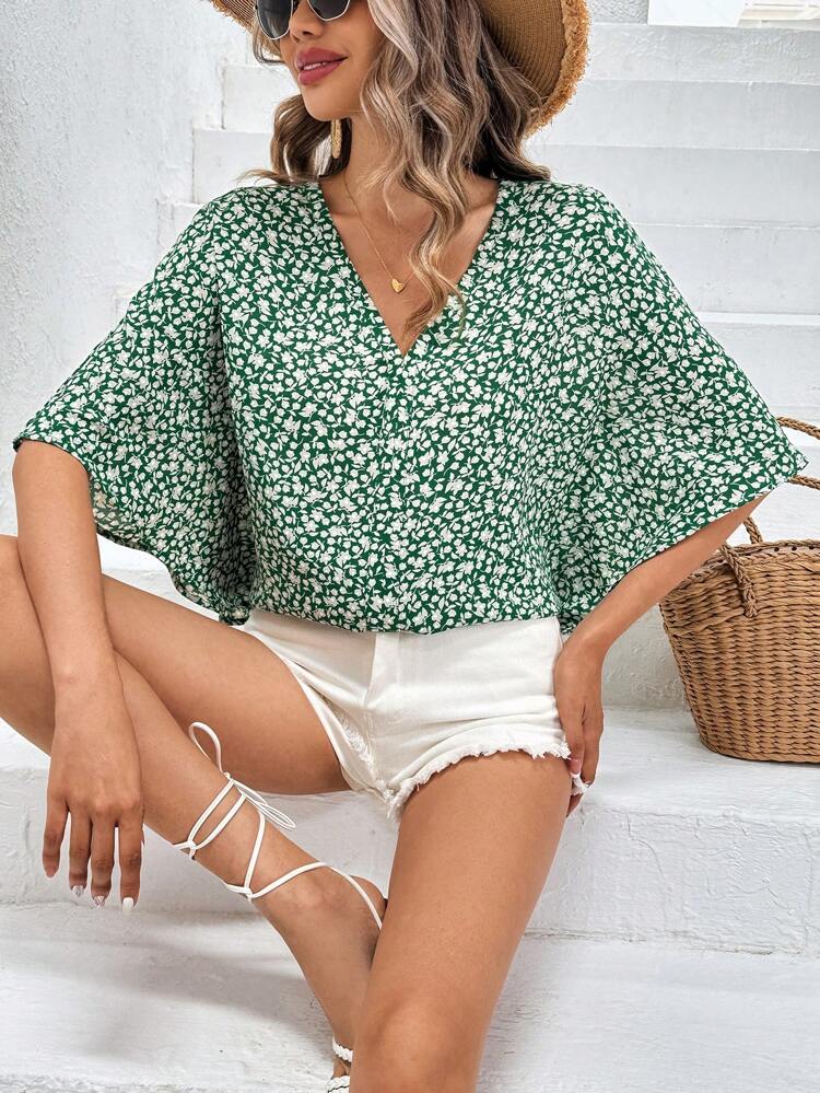 Summer Vacation Casual Boho Chic Floral Print V-Neck Batwing Short Sleeve Blouse, Elegant Romantic, Summer Outfits, Cute Tops, Swimsuit Coverup Bridgerton Green Flower