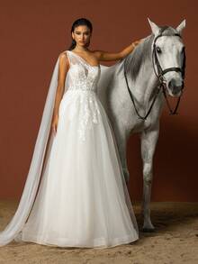 纯色不对称肩部刺绣网眼镶片婚纱白色优雅新娘礼服