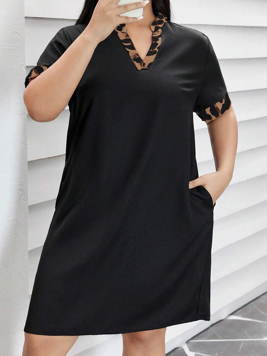 SHEIN Essnce Phụ Nữ Plus Kích Thước Cổ V Khối Màu Rời Phục Thường Ngày Có Túi Và Đa Năng Da Báo Đen Miếng Dán Cường Lực - màu đen - Xem 1