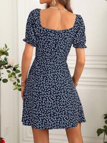 SHEIN Clasi 夏季花朵泡泡袖連衣裙，鑲有水晶領口裝飾