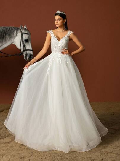 HEARBOBO Elegant Bohemian Style Long A-Line White Wedding Dress, Decorated With Appliques And Deep V-Neck, Suitable For Brides Spring