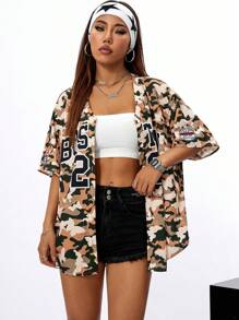 SHEIN EZwear Camiseta de manga corta y verano con estampado de alfabeto camuflado para mujer