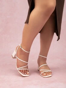 Wide Fit Women's Leather Buckle Strap Roman Sandals With Cut-Outs, Ankle Straps, And Chunky Heels For Summer