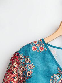 SHEIN LUNE Plus Size Retro Printed V-Neck Casual Short Sleeve Shirt For Spring And Summer - Blue - View 3