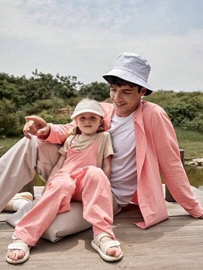 Mono holgado rosa para niña joven con tirantes + Camiseta de cuello redondo de manga corta, atuendos familiares combinados (se venden 5 conjuntos por separado)