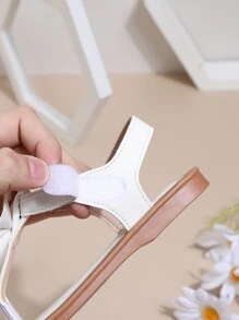 新款夏季風格可愛蝴蝶結女孩公主扁平涼鞋，適用於日常和沙灘穿著