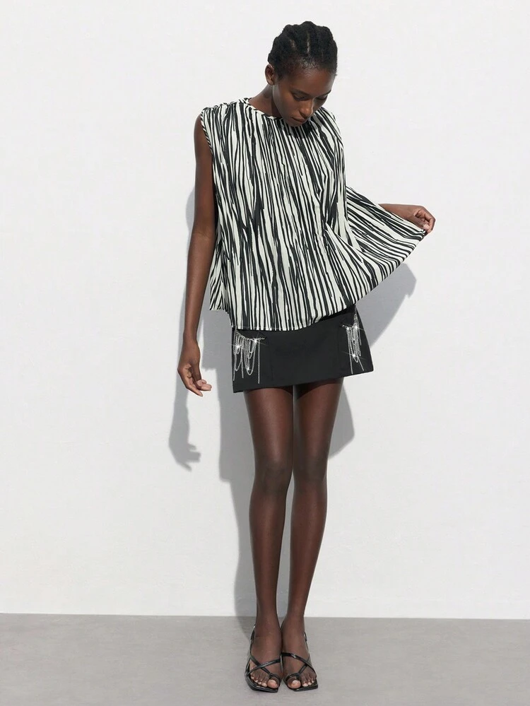 SHEIN Maija Women's Fashionable Short Rhinestone Chain Decor Pleated Skirt