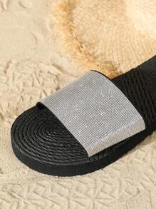 Chaussures de bain en plastique noir pour femmes avec strass, semelle plate antidérapante, sandales d'été légères, à la mode et cristallisées, pour une utilisation en extérieur et à la plage