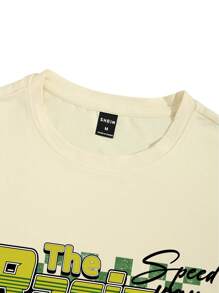Manfinity EMRG Camiseta de manga corta con cuello redondo, estampado de coche de carreras y letras para verano