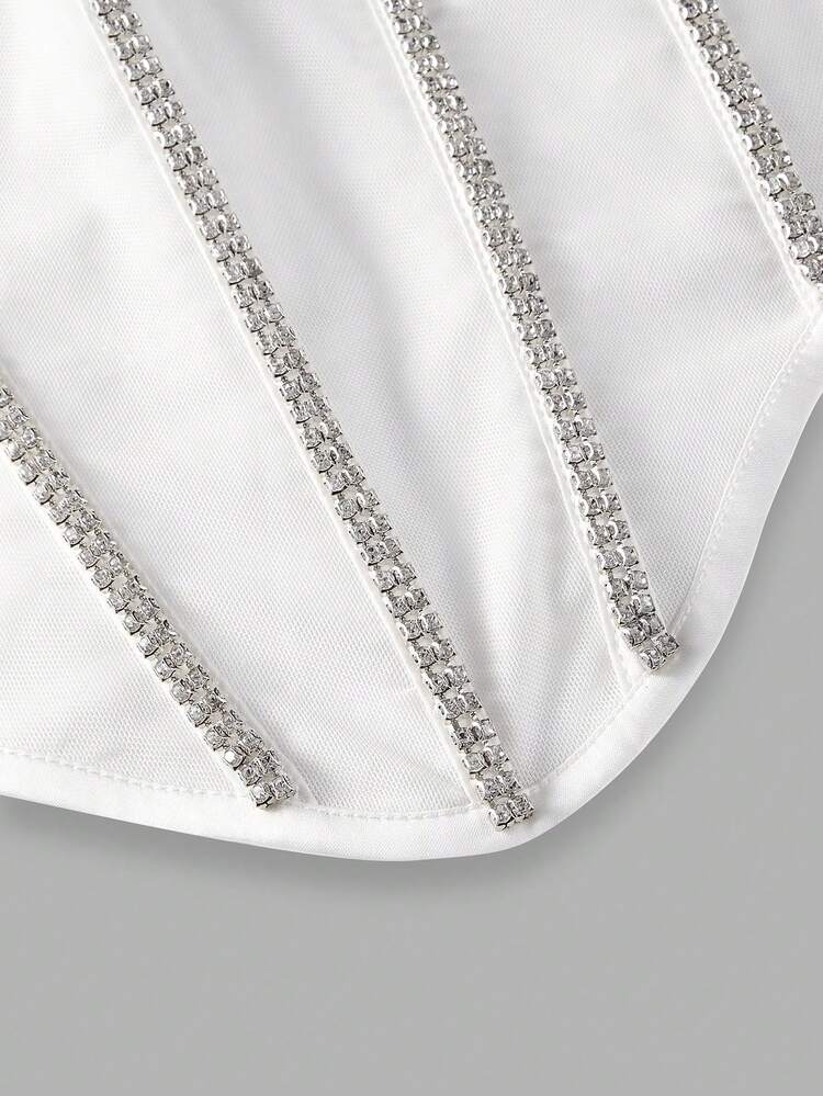 Elegant White Tank Top For Women With Delicate Diamond Chain And Fishbone Pattern