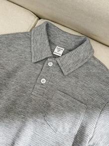 SHEIN 年輕男孩寬鬆休閒短袖polo衫和長褲套裝，帶翻領設計 - 灰色 - 查看 4